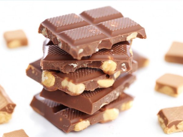 Акция 2+1: Купи 2 плитки молочного шоколада и получи третью плитку в подарок